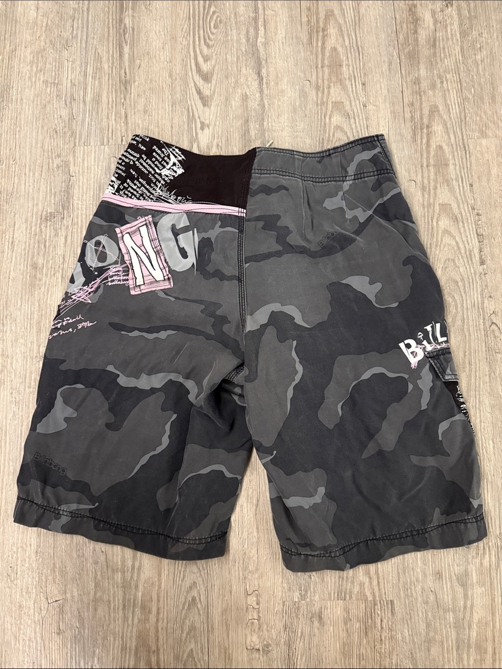 Billabong Men's Dark Gray Camo Cargo Shorts with Pink Trim - Picture 2 of 5